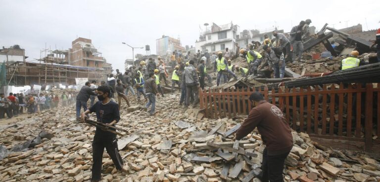 နည်းပညာနှင့် tectonics | နီပေါတိုင်းမ်